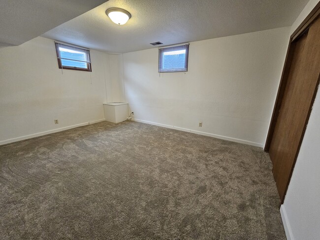 Building Photo - 2123 Catherine Dr