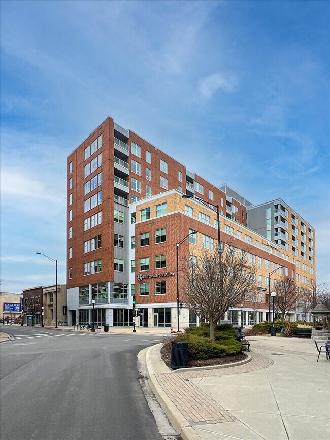Building Photo - 301 N Neil St