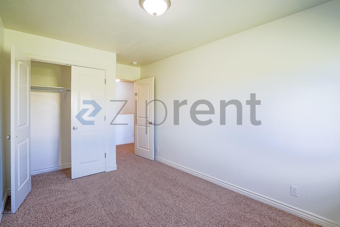 Building Photo - Unit