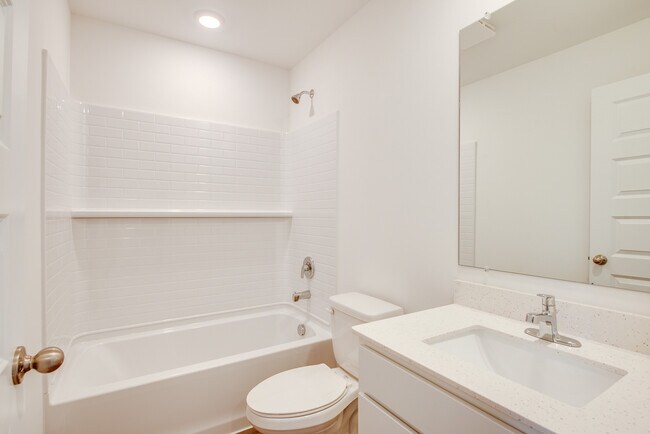 Building Photo - 382 Summit Cir