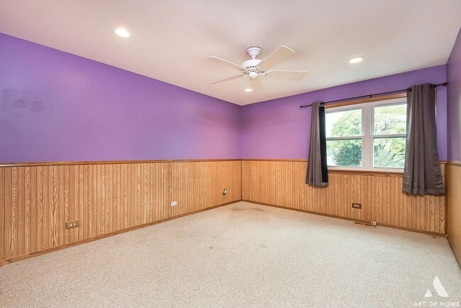 Building Photo - Beautiful Townhouse In Naperville