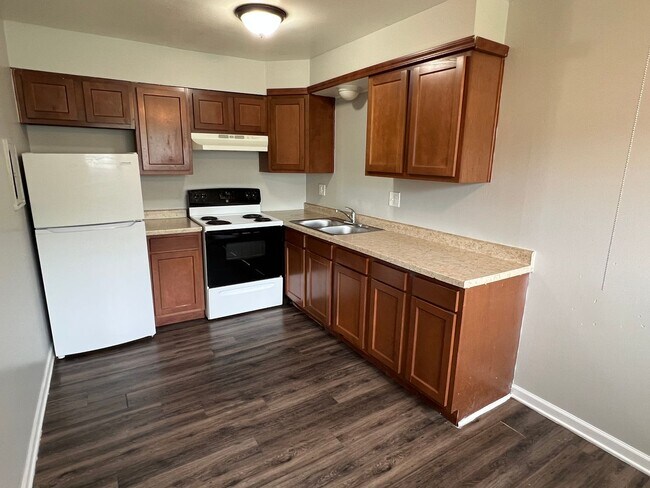 Building Photo - Warren Park 2 Bedroom Apartment with Balcony
