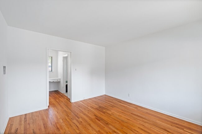 Building Photo - 9620 Braddock Dr