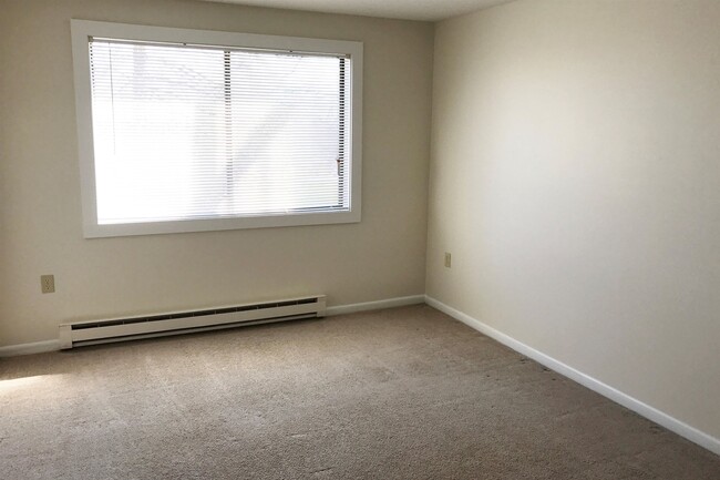 Building Photo - 95 Powers St