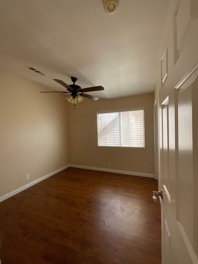 Building Photo - Great 1 story home, 3brs, 2bth, 2cg, RV Gate