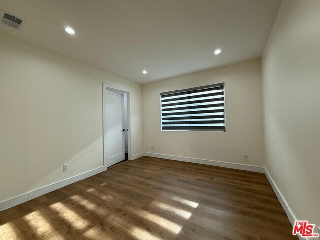 Building Photo - 9846 Monogram Ave