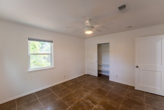 Building Photo - Hidden Gem | 4 bed 3 bath home in highly sought after Windsor Park!!!