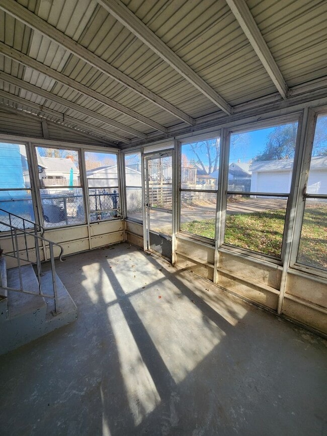 Building Photo - 2 Bed 1 Bath