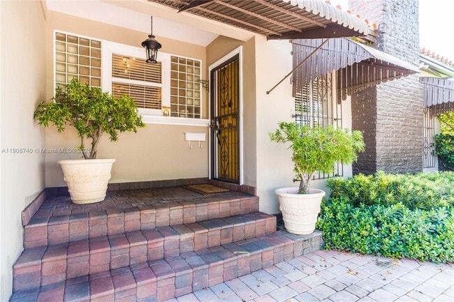 Building Photo - 1921 SW 18th Ave