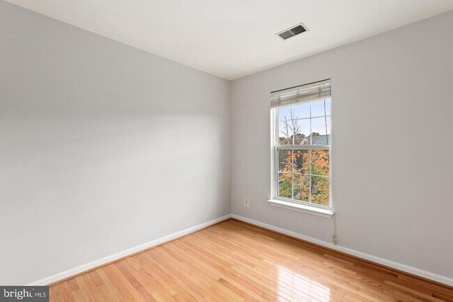 Building Photo - 13700 Barksdale Dr