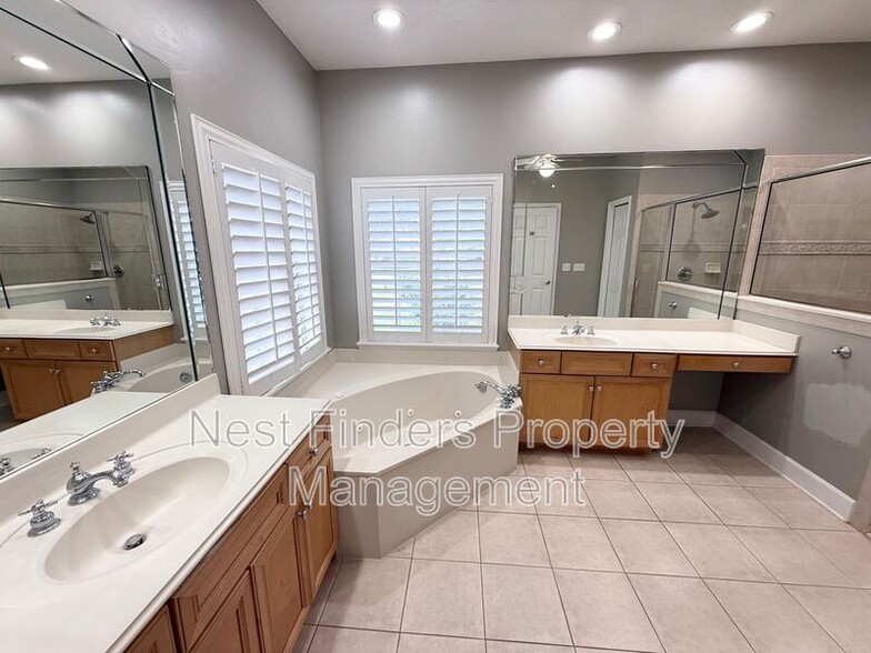 Building Photo - 7860 Turnstone Cir E
