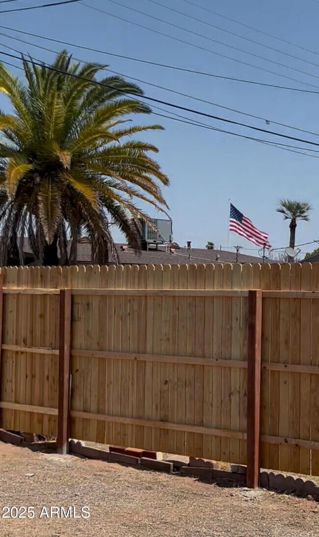 Building Photo - 2020 E Arbor Ave