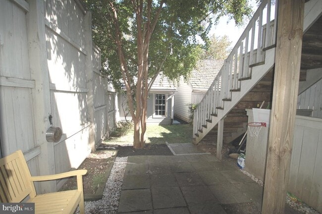 Building Photo - 539 Tschiffely Square Rd