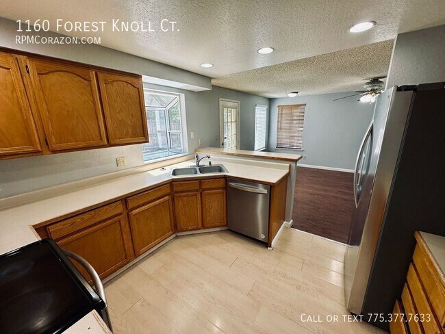 Building Photo - 1160 Forest Knoll Ct
