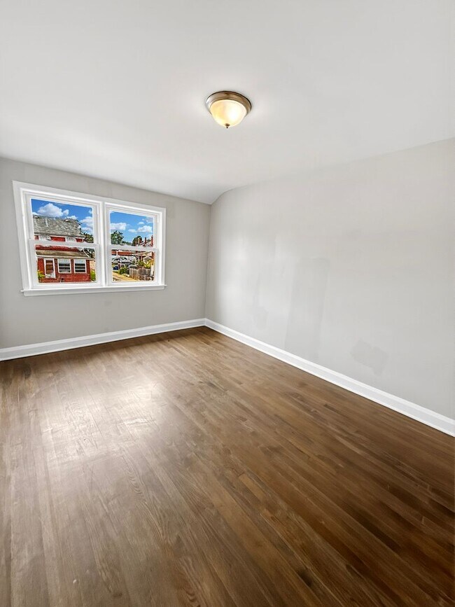 Building Photo - Spacious Dundalk Home with Finished Basement & Fireplace