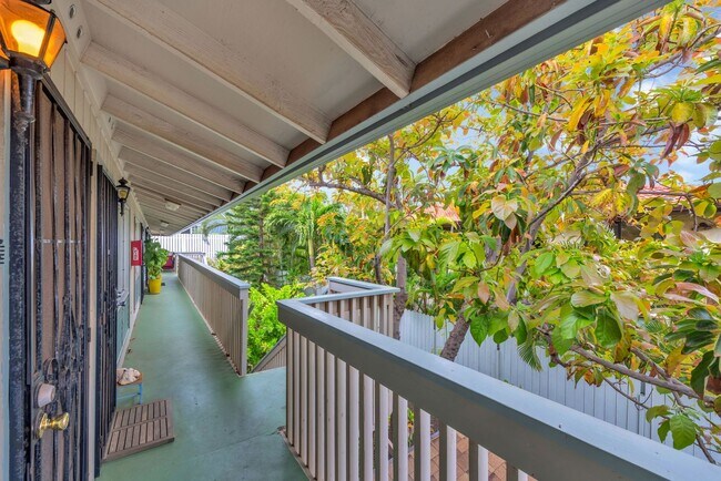Building Photo - Kihei Manor #202 – Furnished 1BR Condo Steps from The Cove!