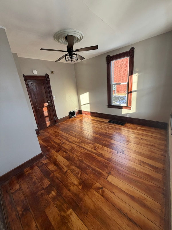 Building Photo - 489 Almond St