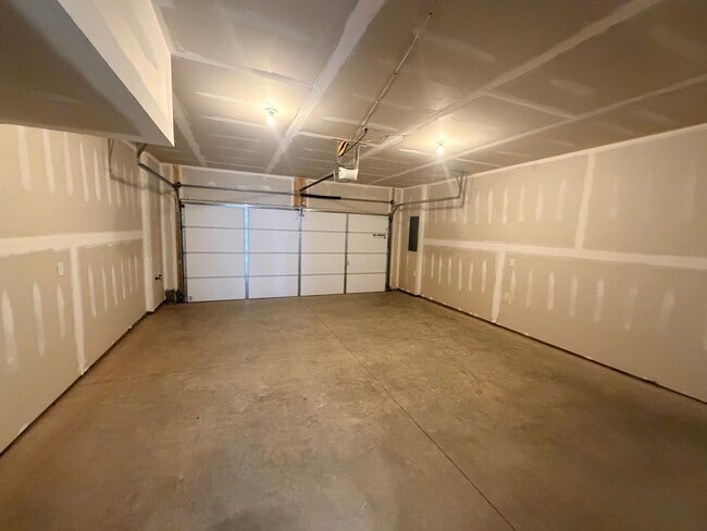 Building Photo - 15375 Sunray Aly