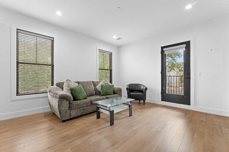 Building Photo - 68 Armandine St