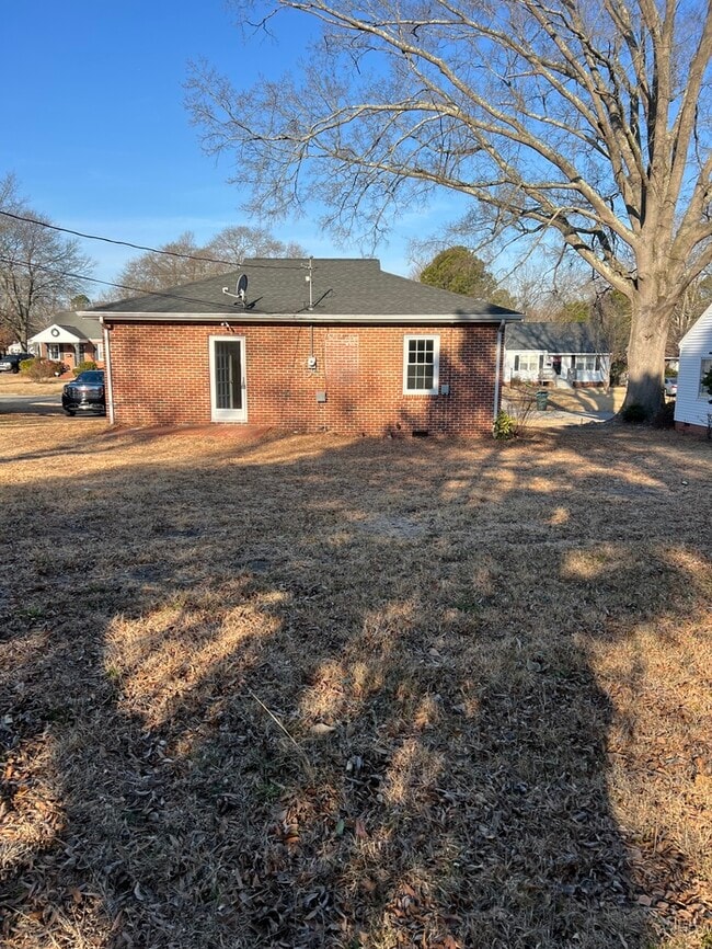 Building Photo - 432 Marshall St