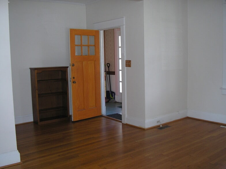 Building Photo - 1709 Hampton Blvd