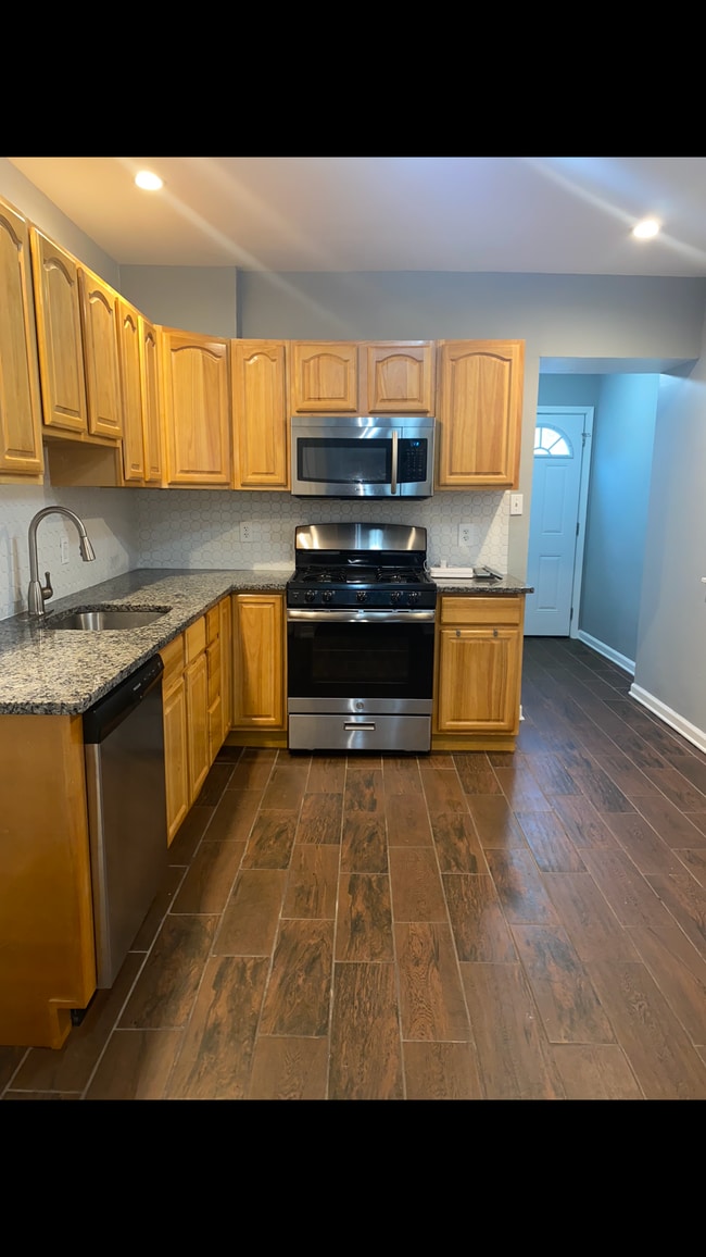 Building Photo - 4030 Poplar St