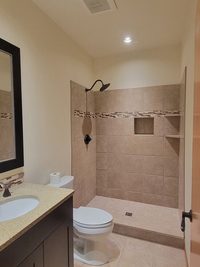 Building Photo - Beautiful Home on Gated Property