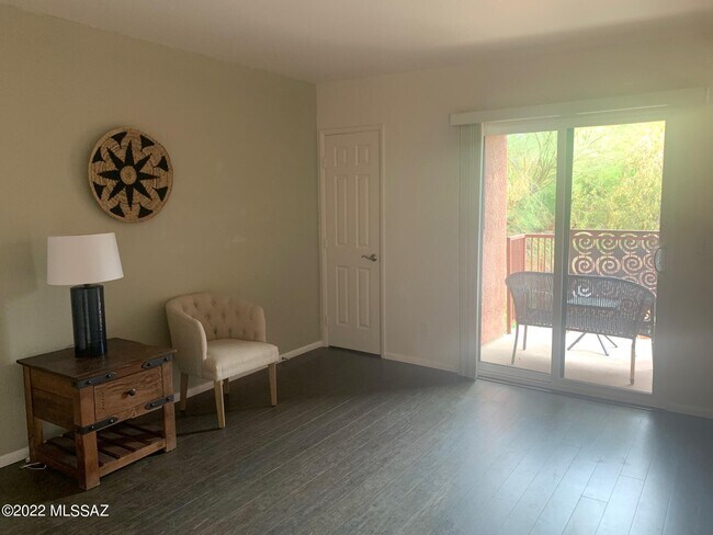 Building Photo - 5051 N Sabino Canyon Rd