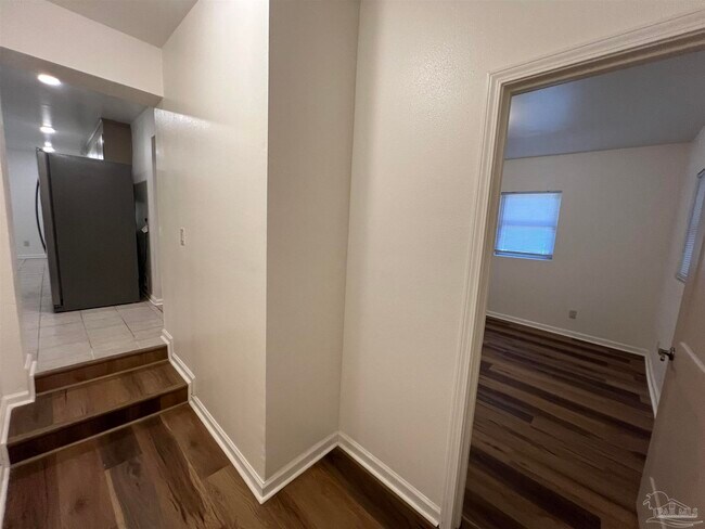 Building Photo - 6791 Vivian Dr