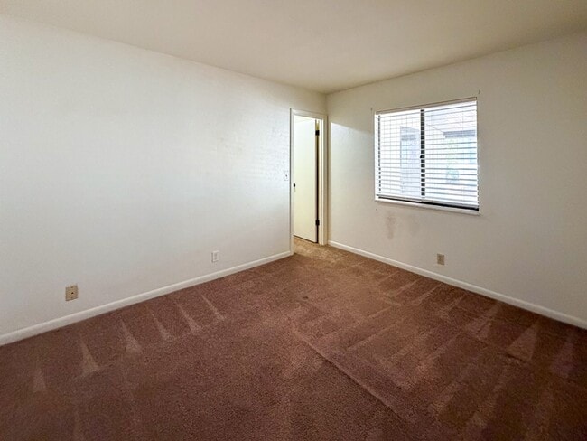 Building Photo - 2/2 Home in Turkey Creek Forest - Availabl...