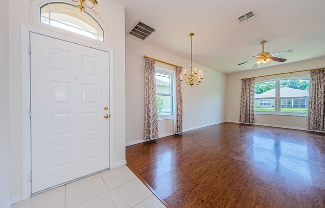 Building Photo - 2624 Tottenham Dr