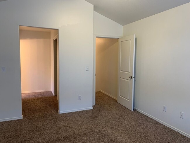 Building Photo - 363 SW Garfield