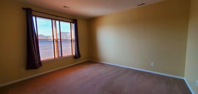 Building Photo - 1354 Fox Pointe Cir