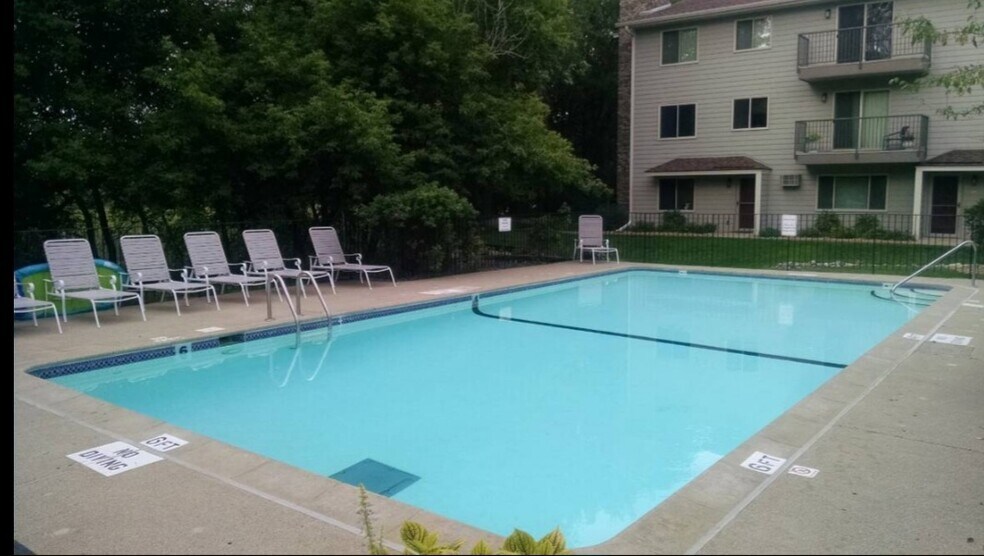 Primary Photo - 2140 Ridge Dr