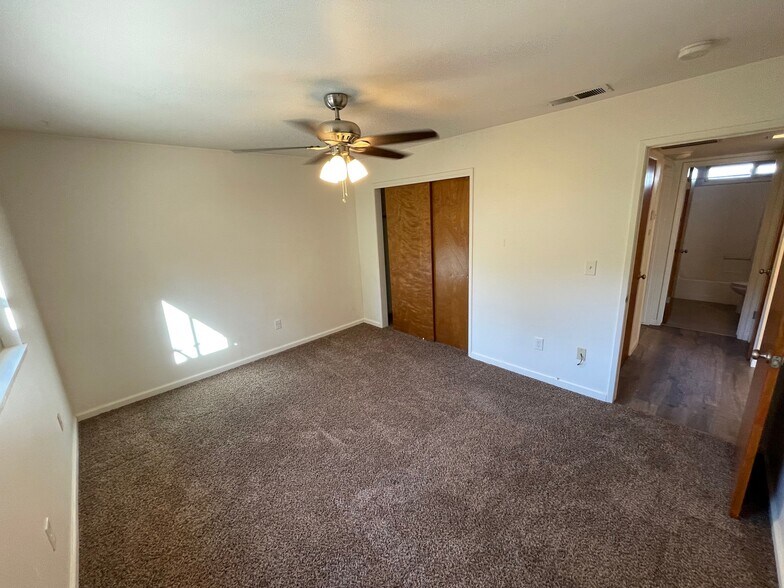 Building Photo - 1001 Sycamore St