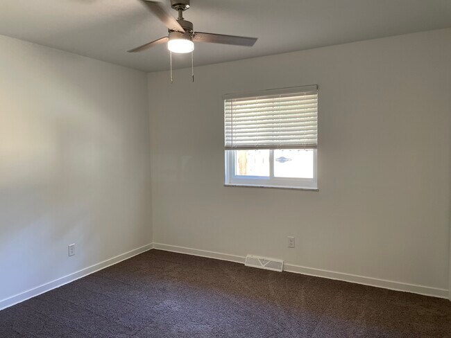 Building Photo - 4710 Dechant Rd
