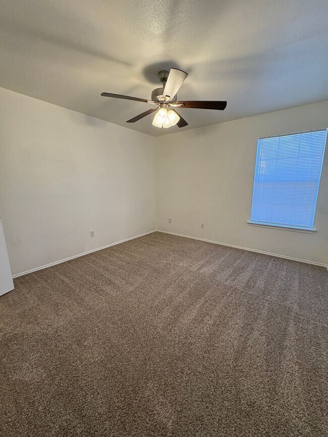 Building Photo - 641 Woodard Ave