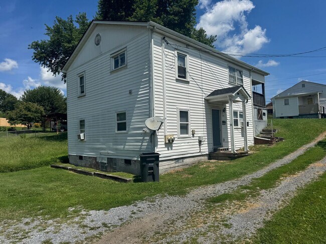 Primary Photo - 1110 Fairview Ave