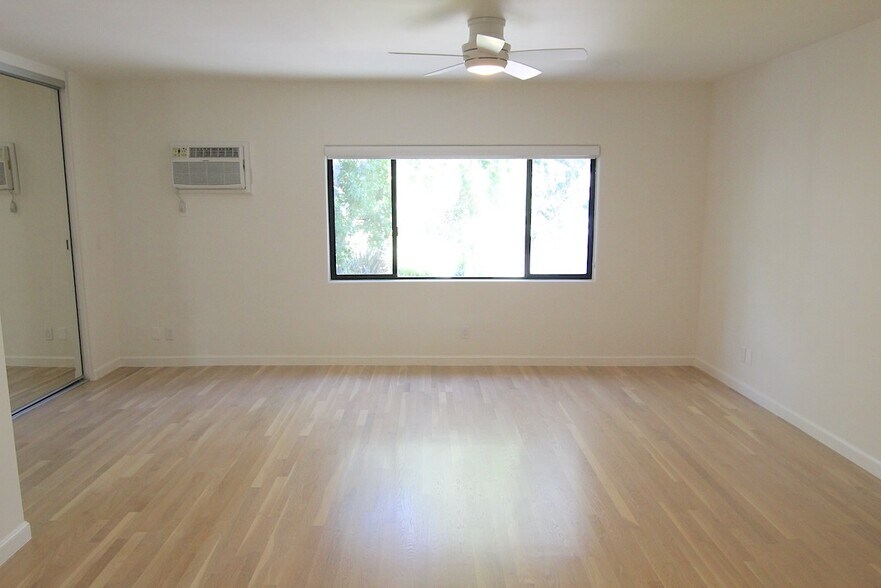 Building Photo - 6345 Primrose Ave