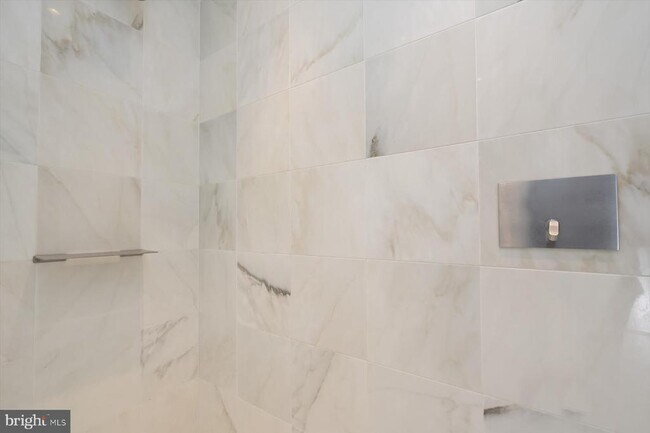 Building Photo - 100 Harborview Dr