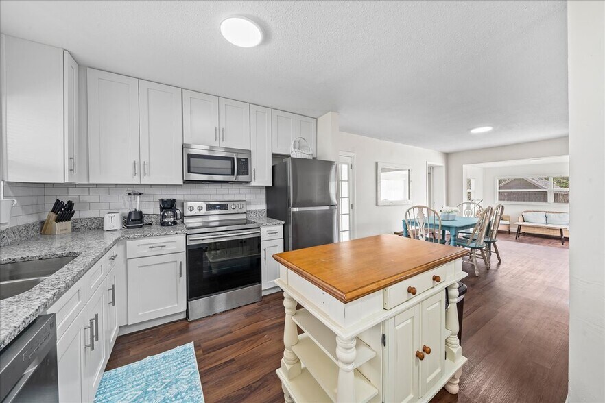 Building Photo - 1610 Glen Haven Dr
