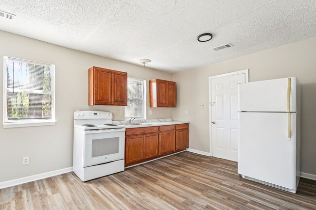 Building Photo - 206 Sunset Dr