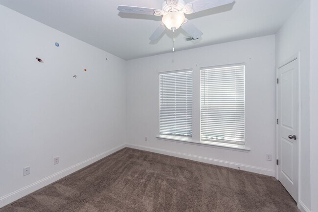 Building Photo - 7102 Channel Park Dr