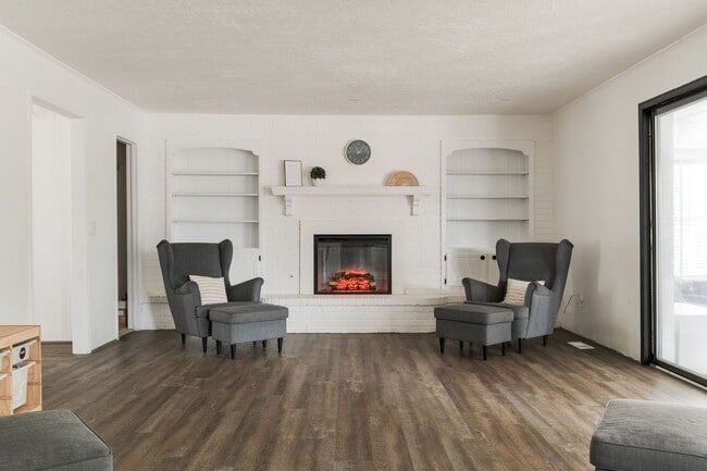 Building Photo - 5800 NW 89th St