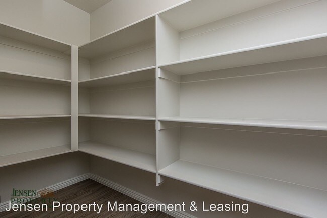 Building Photo - 3276 E Red Cedar Dr