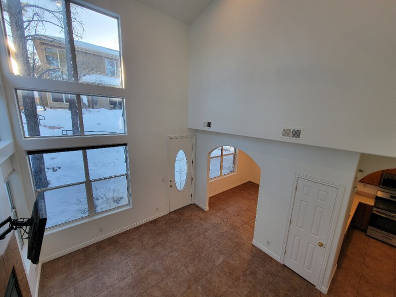 Building Photo - 1315 E Chubs Way