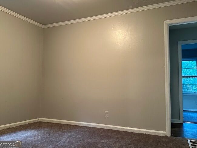 Building Photo - 498 North Ave