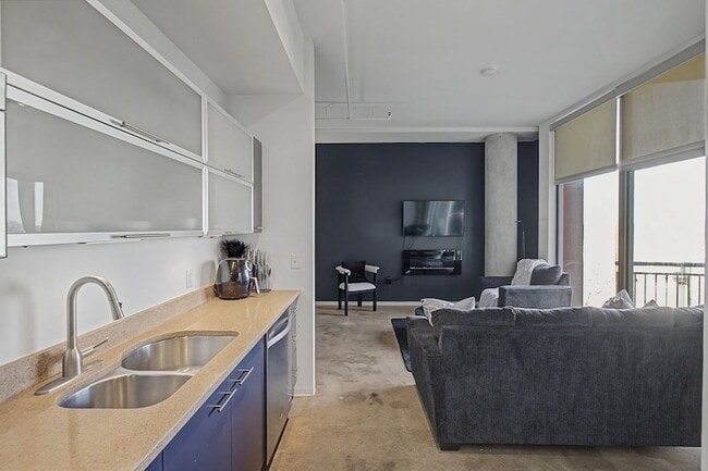 Building Photo - 2115 Yeaman Pl