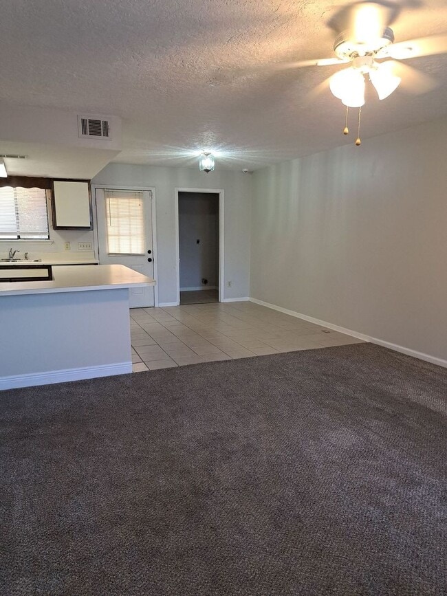 Building Photo - 4837 S Lakewood Dr