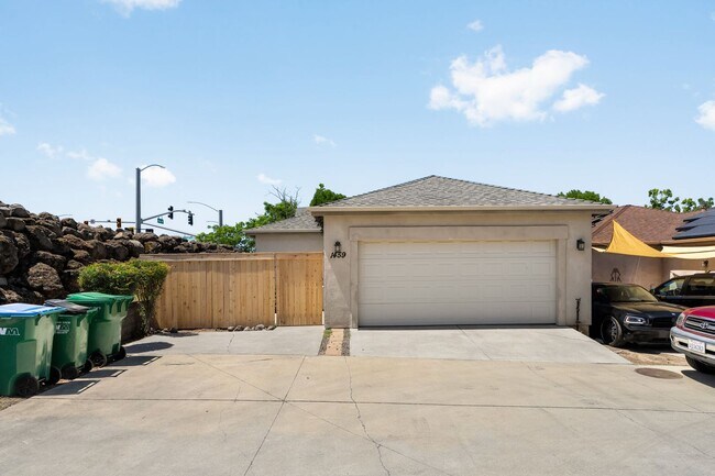 Building Photo - 1459 Yosemite Dr